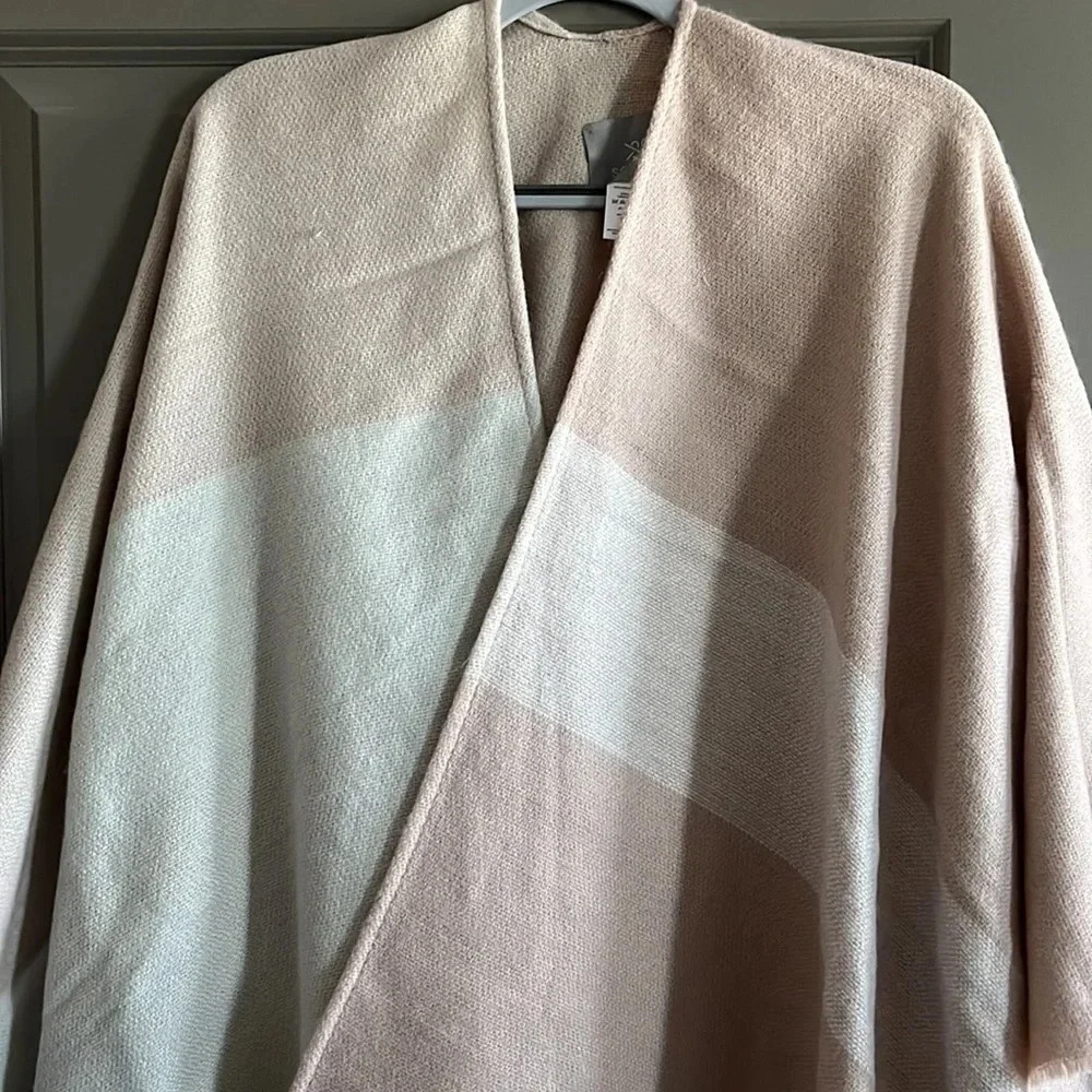 NWOT Dusty Pink Poncho - Picture 2 of 4